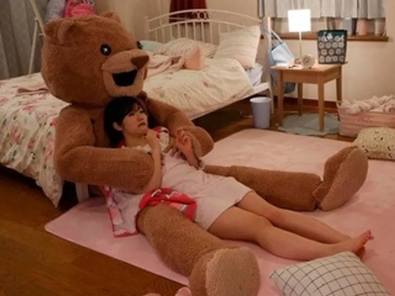 Chú em người yêu nhồi bông và em nữ sinh ngây thơ